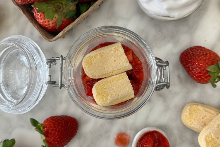 Add ladyfingers to the jar