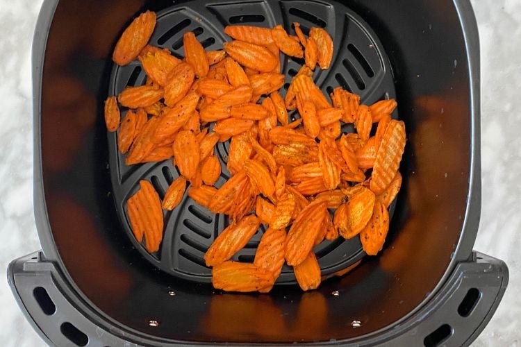 Air fried carrot chips