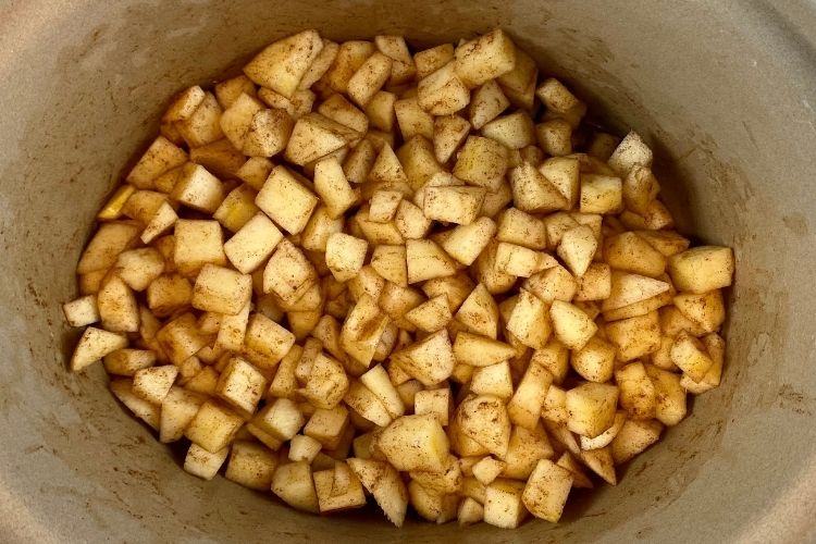 Apples in slow cooker
