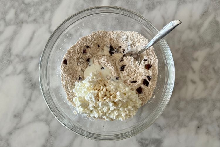 Bagel dough with cottage cheese