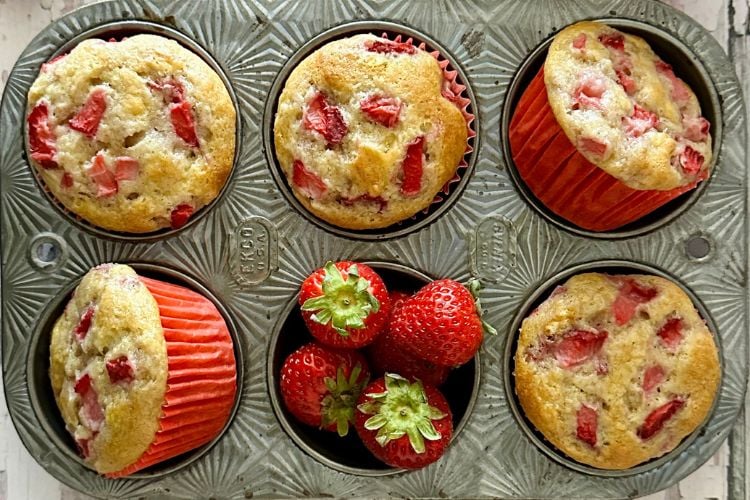 Banana Strawberry Muffins