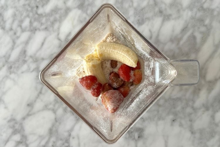 Bananas and strawberries in blender