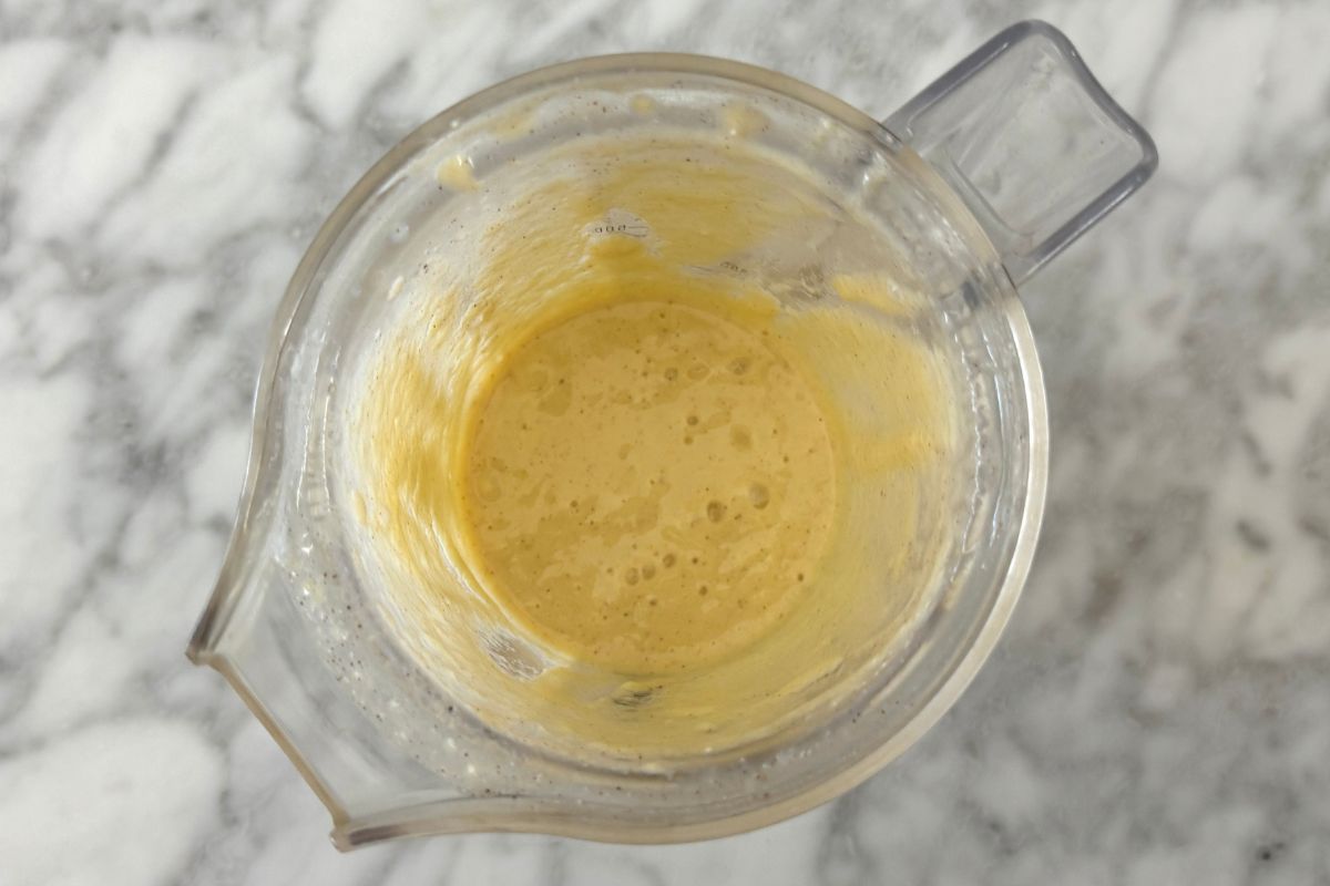 Blended milk mixture for peach overnight oats