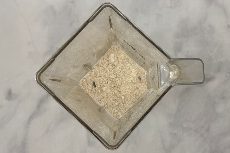 Blended rolled oats in blender