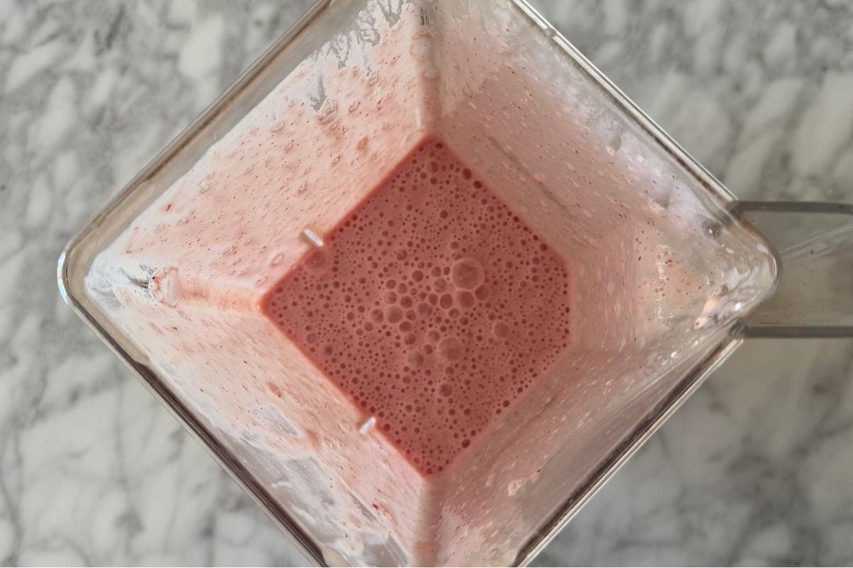 Blended strawberry cottage cheese smoothie