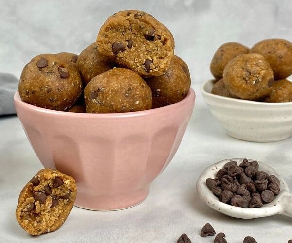 Chocolate Peanut Butter Energy Balls