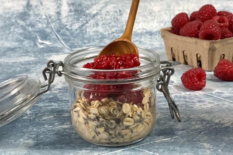 Chocolate Raspberry Overnight Oats