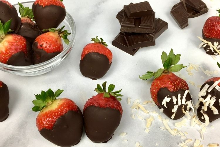 Chocolate covered strawberries finished