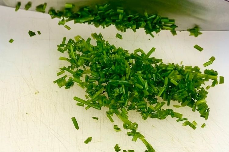 Chopped fresh chives
