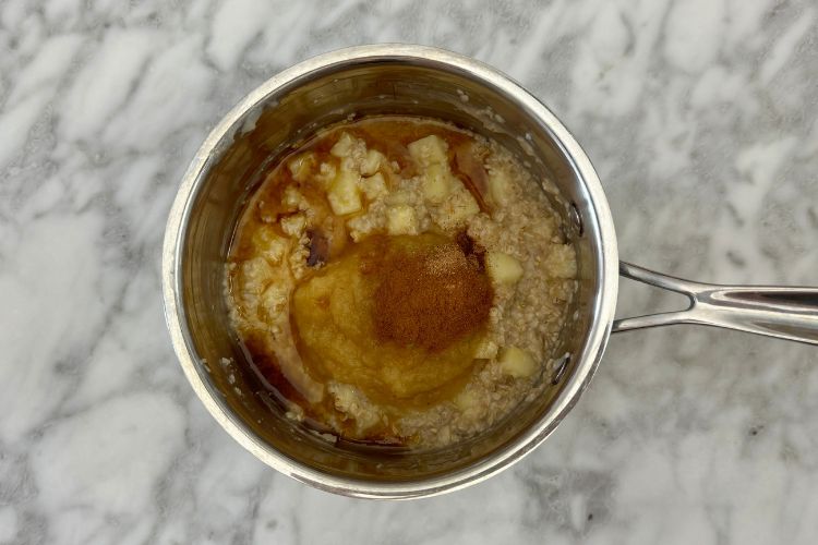 Cinnamon in saucepan with oatmeal
