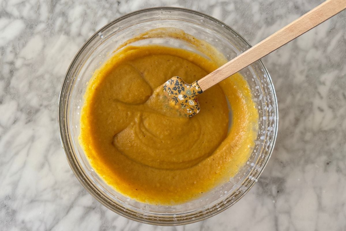 Combined pumpkin pudding filling mixture in bowl