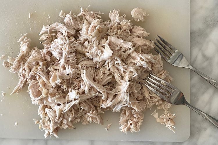 Cooked shredded chicken