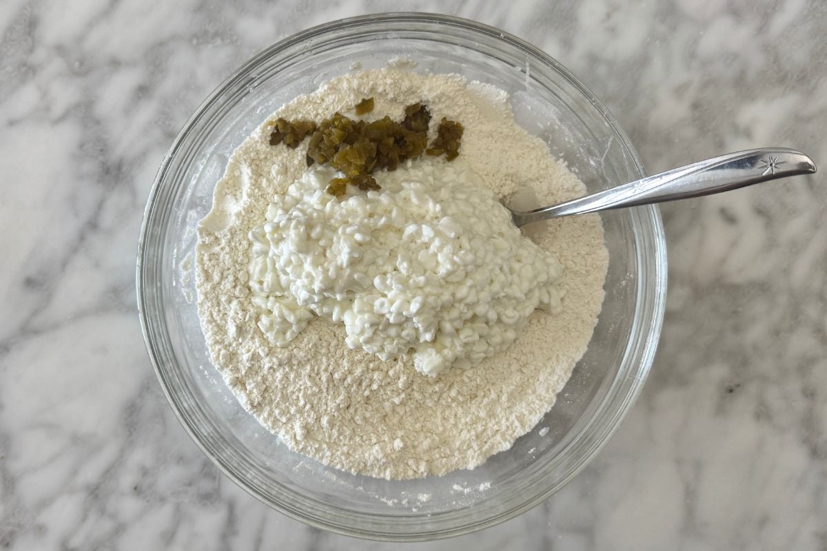 Cottage cheese and jalapeño in bowl for bagels