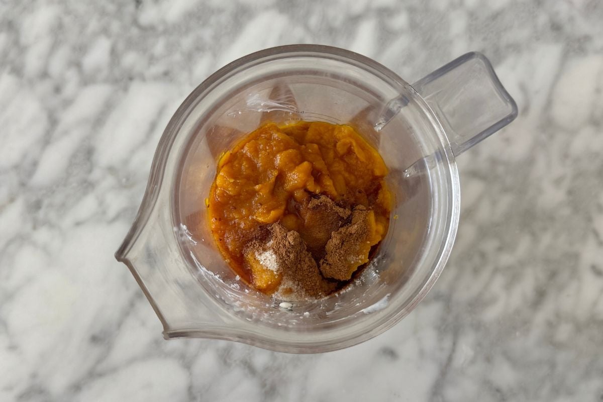 Cottage cheese pumpkin mousse ingredients in blender