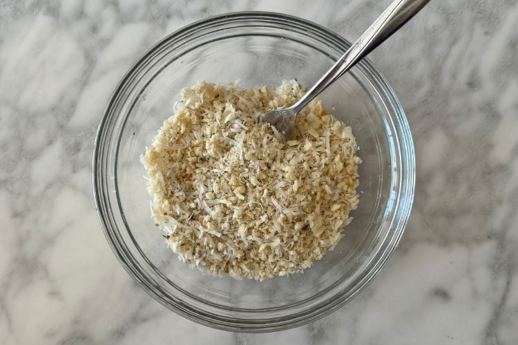 Crispy breadcrumb topping