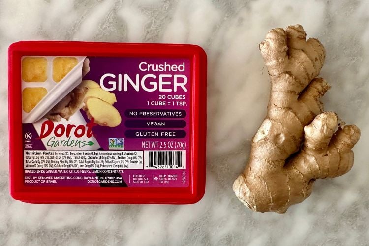 Crushed ginger and fresh ginger