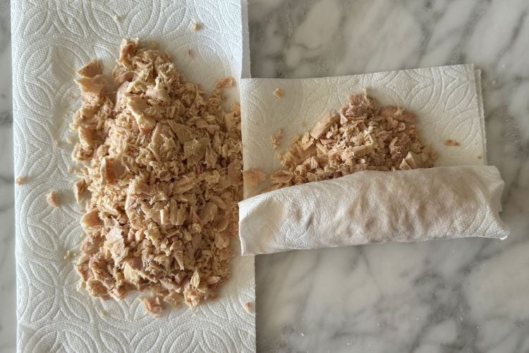 Drained canned tuna on paper towel