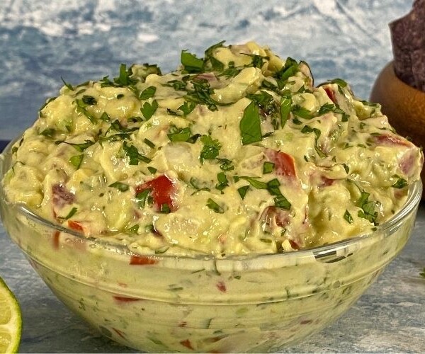 Finished healthy guacamole recipe