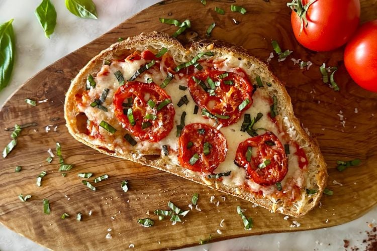 Finished pizza toast