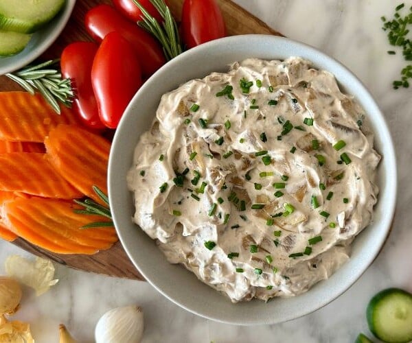 French Onion Dip With Greek Yogurt