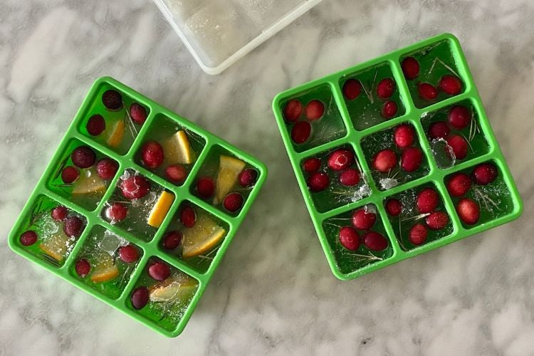 Frozen holiday ice cubes