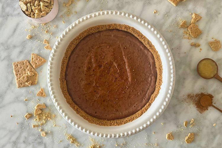 Graham cracker crust with chocolate pudding
