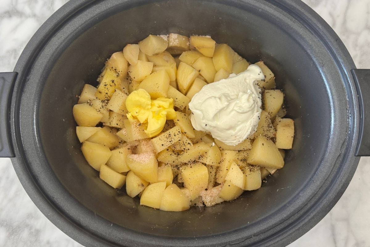 Greek yogurt in mashed potatoes in slow cooker