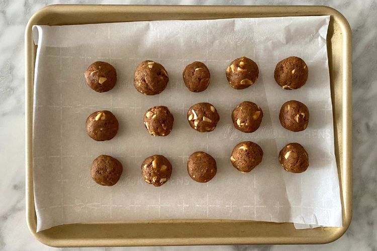 Healthy Snickers Balls