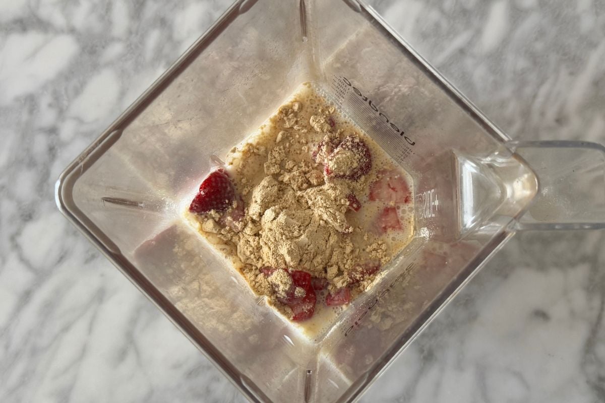 Ingredients for cottage cheese smoothie in a blender