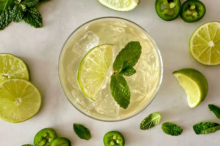 Kombucha mocktails with pineapple