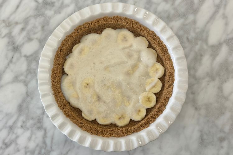 Layer of pudding for banana cream pie