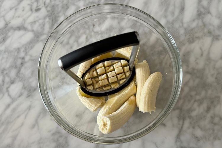 Mashed bananas in a bowl