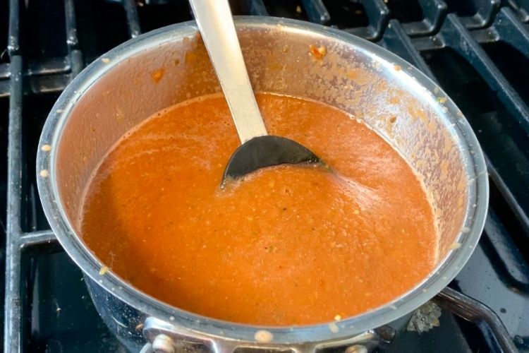 Mixed roasted tomato soup in saucepan