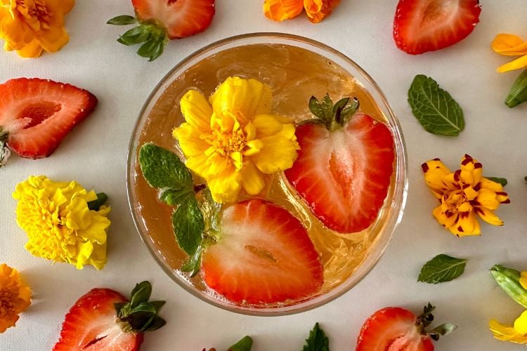 Strawberry kombucha mocktail