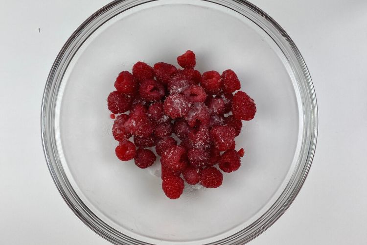 No Bake Cheesecake With Raspberries