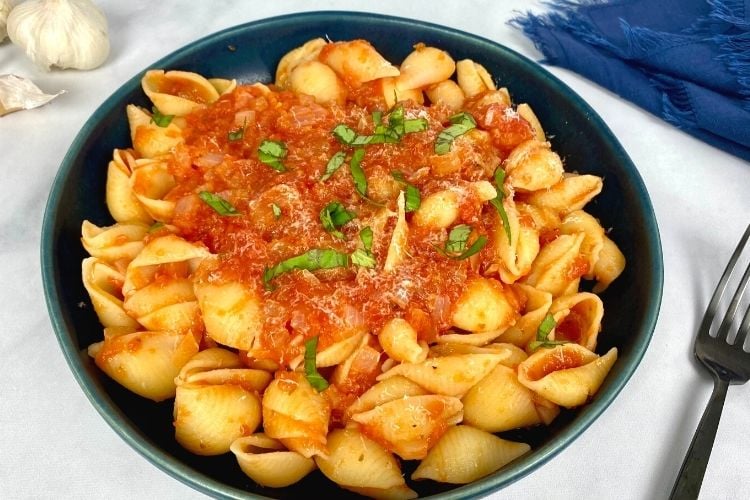Pasta with marinara sauce