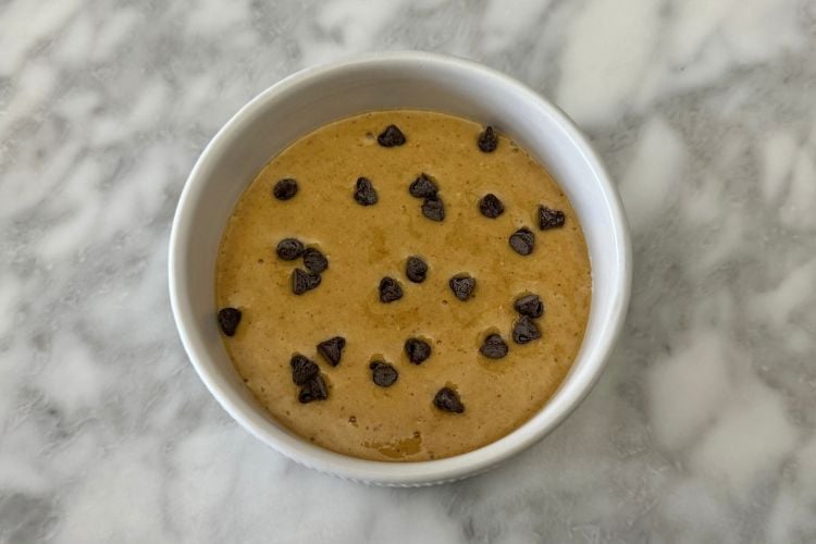 Peanut butter baked oats with chocolate chips