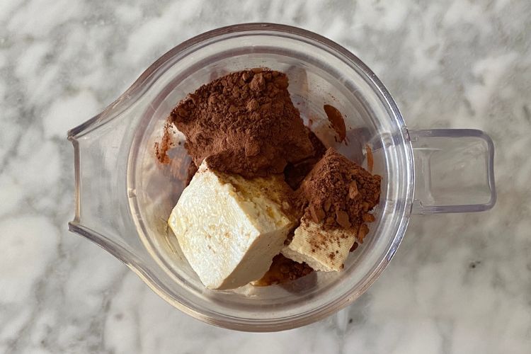 Protein mousse in blender