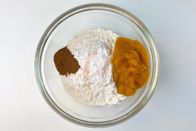 Pumpkin spice bagel ingredients in bowl