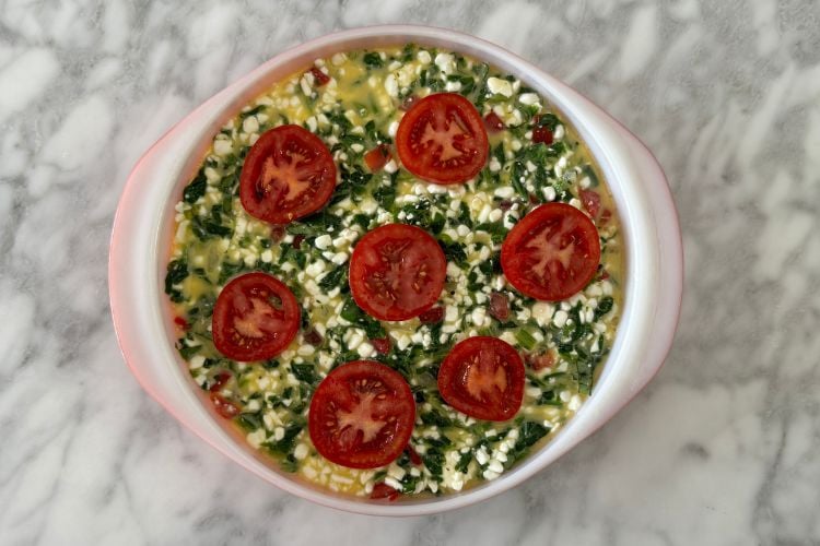 Quiche with sliced tomatoes on top