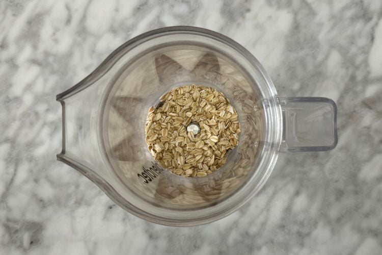 Rolled oats in a blender