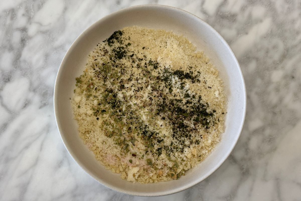 Seasoned breadcrumb mixture for air fryer chicken parmesan