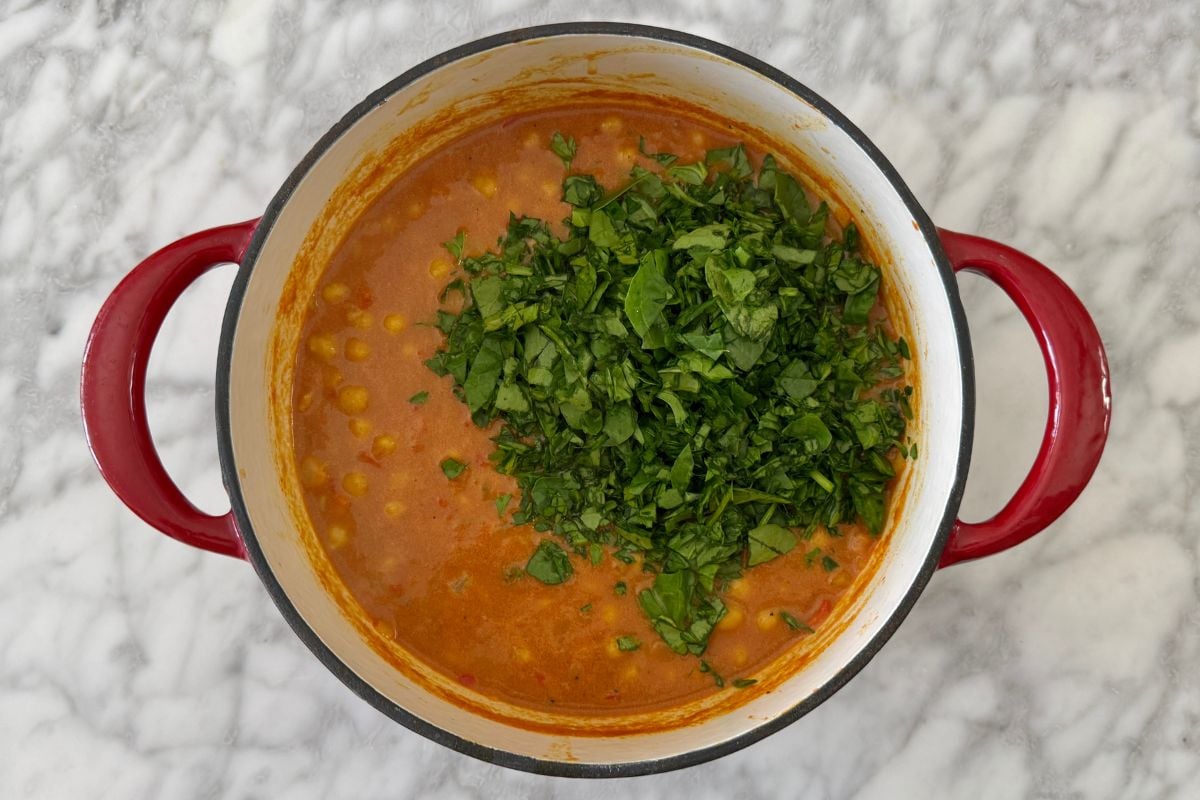 Spinach and chickpea curry in Dutch oven