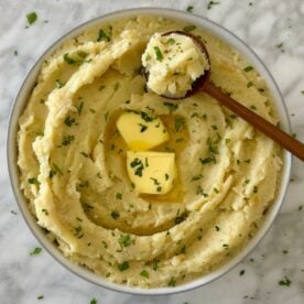 The best easy and healthy Slow Cooker Mashed Potatoes in a bowl