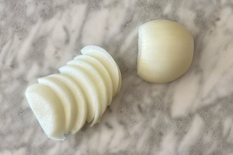 Thinly sliced onion