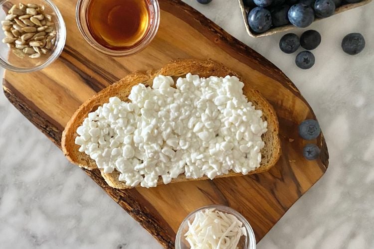 Toast With Cottage Cheese