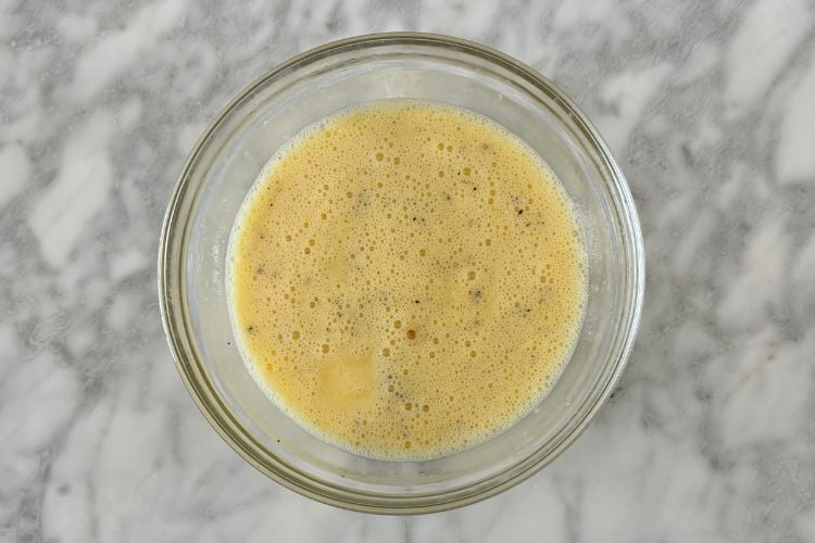 Whisked eggs with cottage cheese