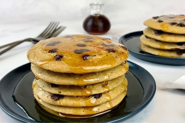healthy banana pancakes with chocolate chips